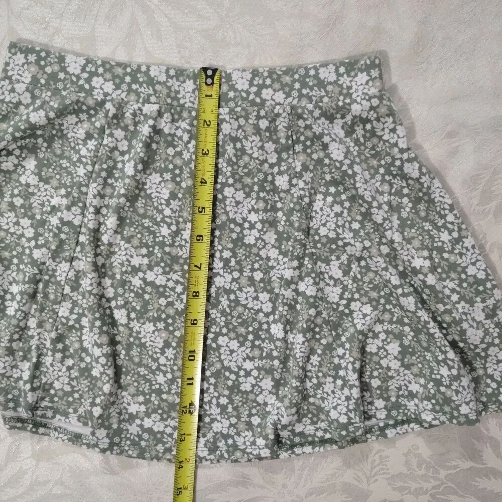 Forever 21 Sage Green Floral Stretchy Mini Skirt Skater Ditsy Flower Size M
